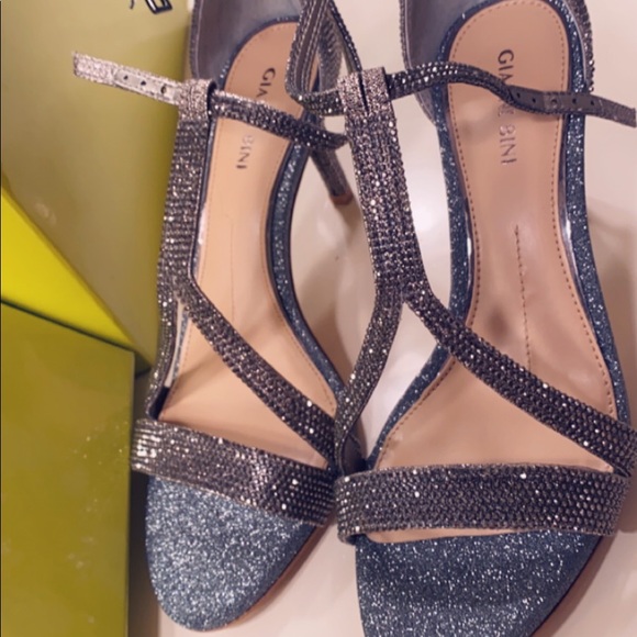 Shoe - Picture 4 of 5